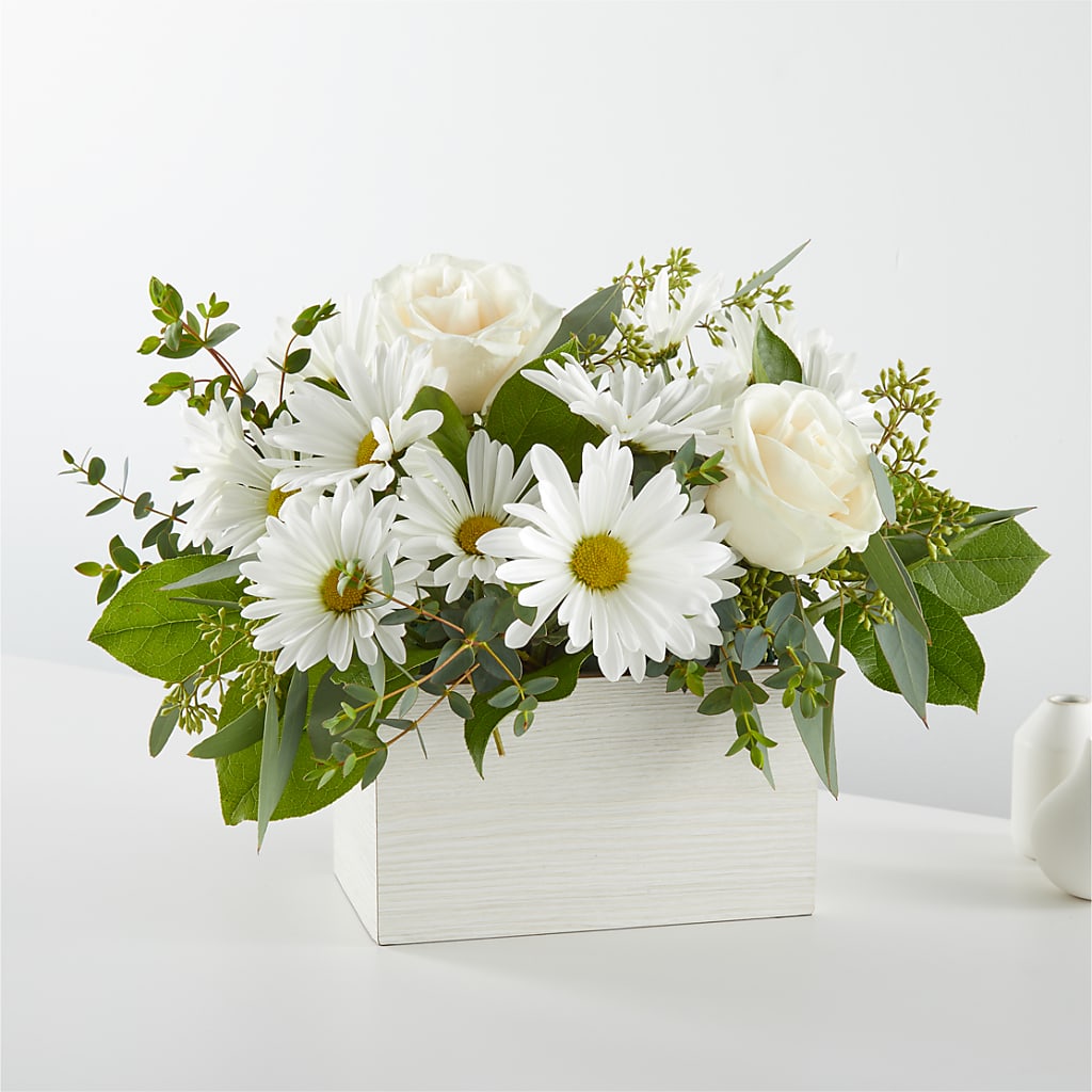 Fresh Linen Box Bouquet – ROBIN'S CORNER FLOWER SHOP, Taunton MA