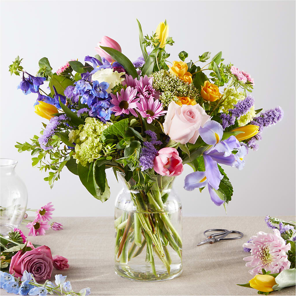 Pastel Tradition - A Florist Original – ROBIN'S CORNER FLOWER SHOP, Taunton MA