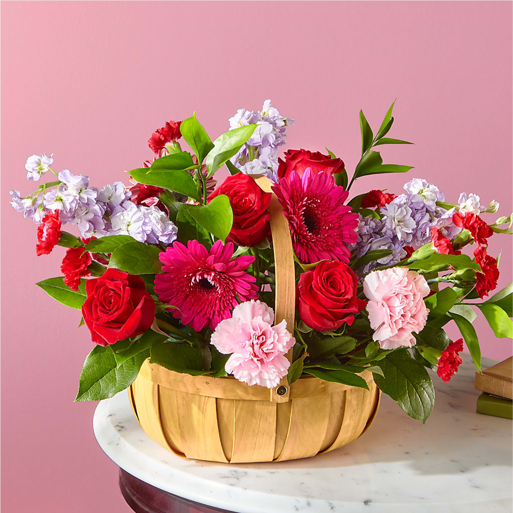 Pink Picnic Basket – ROBIN'S CORNER FLOWER SHOP, Taunton MA