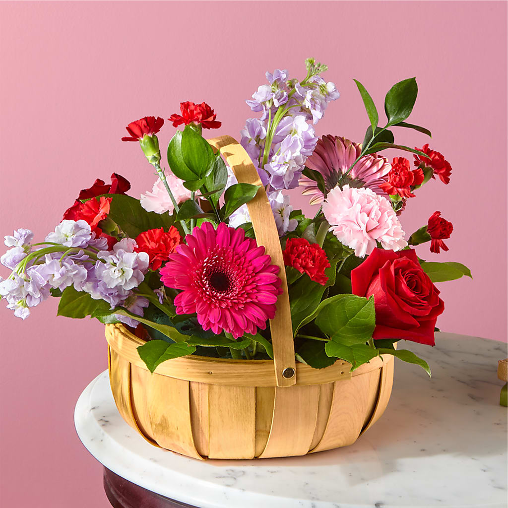 Pink Picnic Basket – ROBIN'S CORNER FLOWER SHOP, Taunton MA