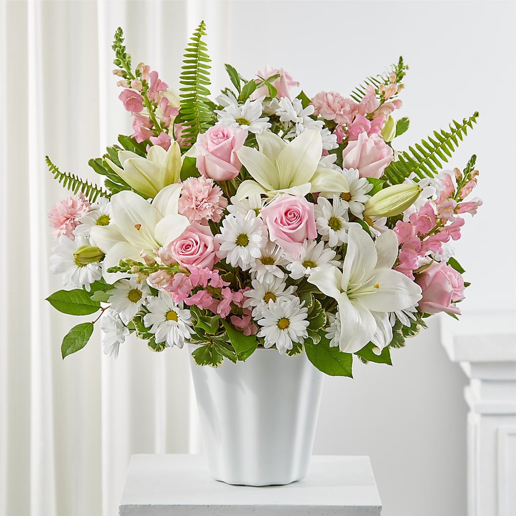 Soft Touch Tabletop Basket – ROBIN'S CORNER FLOWER SHOP, Taunton MA