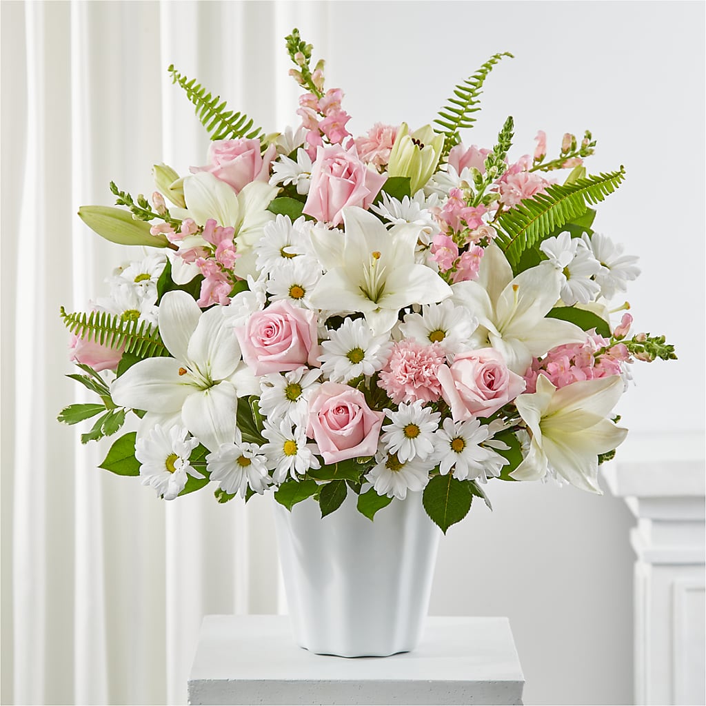 Soft Touch Tabletop Basket – ROBIN'S CORNER FLOWER SHOP, Taunton MA