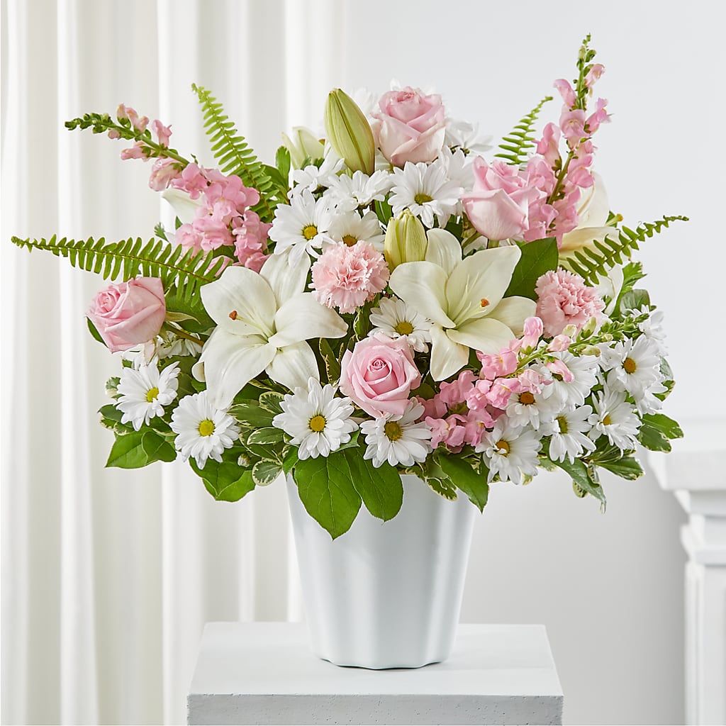 Soft Touch Tabletop Basket – ROBIN'S CORNER FLOWER SHOP, Taunton MA