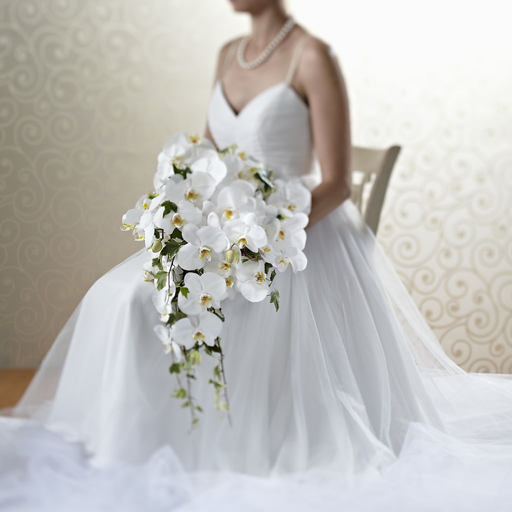 Classic White Bouquet – ROBIN'S CORNER FLOWER SHOP, Taunton MA