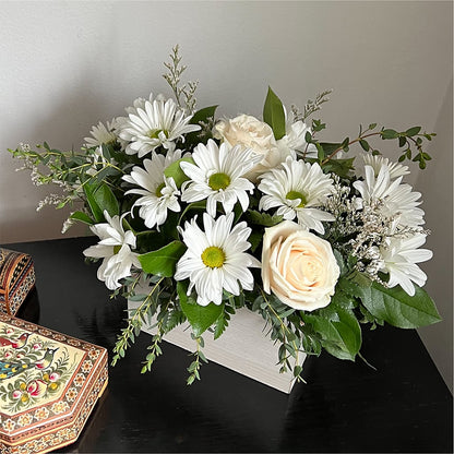 Fresh Linen Box Bouquet – ROBIN'S CORNER FLOWER SHOP, Taunton MA
