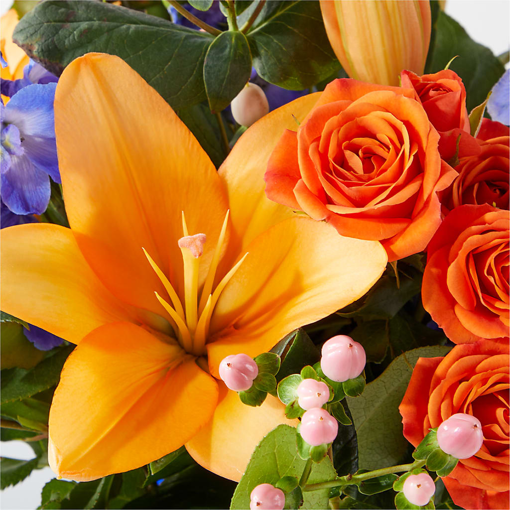 Radiant Citrus Bouquet – ROBIN'S CORNER FLOWER SHOP, Taunton MA