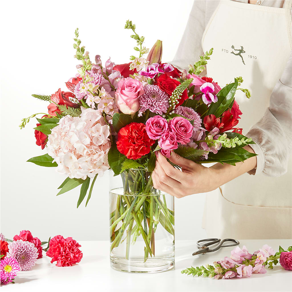 Swooning Over You - A Luxury Florist Original – ROBIN'S CORNER FLOWER SHOP, Taunton MA