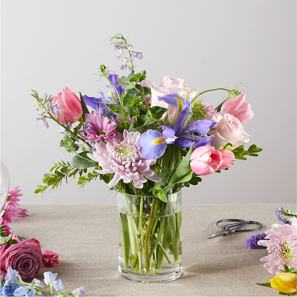 Pastel Tradition - A Florist Original – ROBIN'S CORNER FLOWER SHOP, Taunton MA