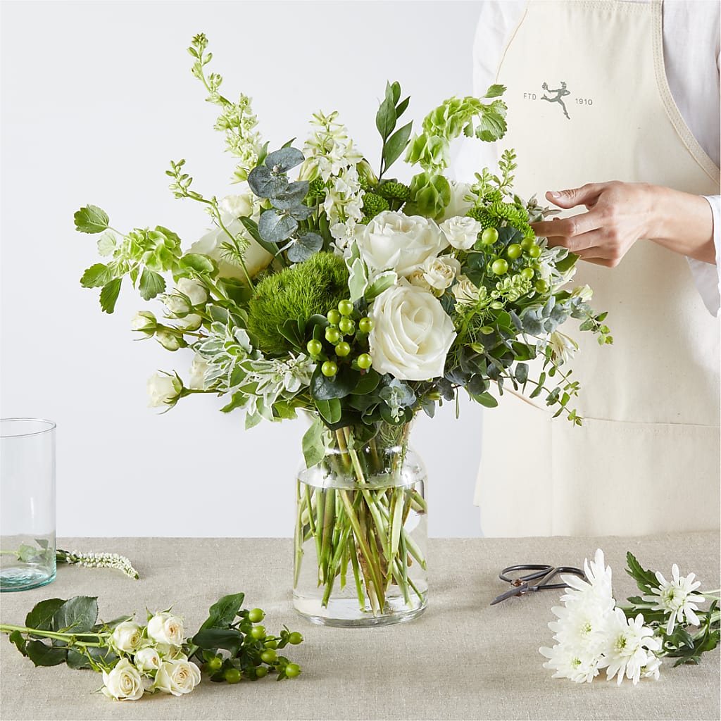 Irish Garden - A Florist Original – ROBIN'S CORNER FLOWER SHOP, Taunton MA