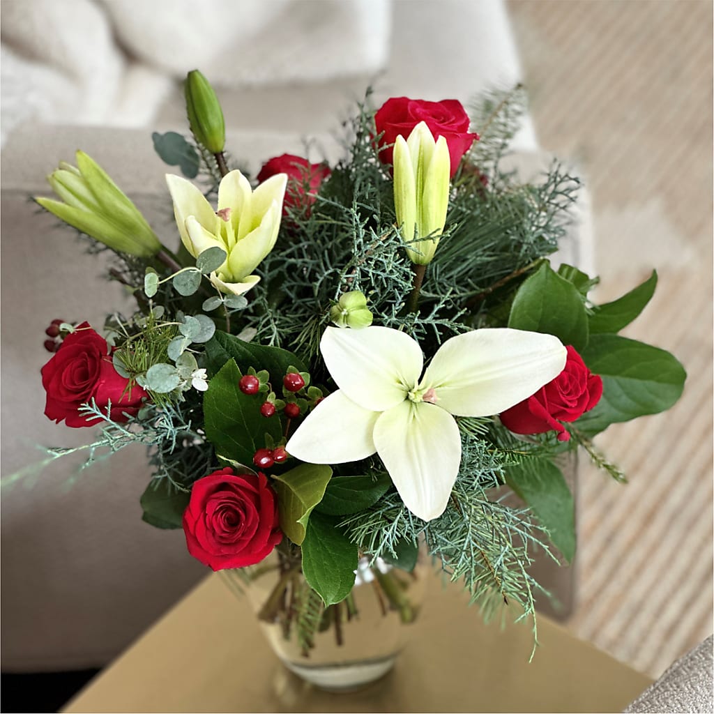 Glittering Lights Bouquet – ROBIN'S CORNER FLOWER SHOP, Taunton MA