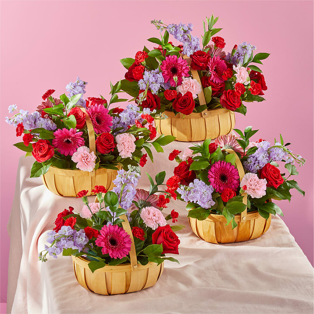 Pink Picnic Basket – ROBIN'S CORNER FLOWER SHOP, Taunton MA