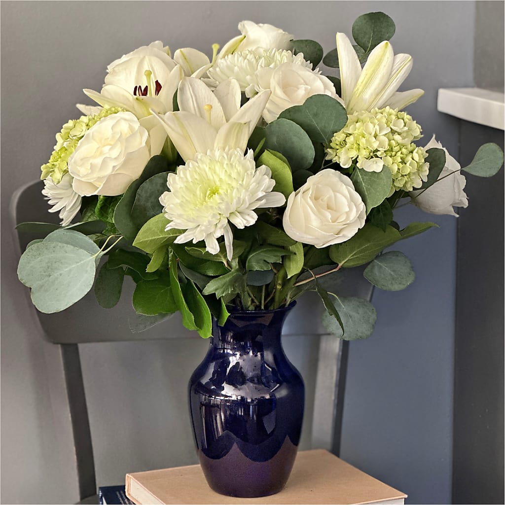 Snowy Dreams Bouquet – ROBIN'S CORNER FLOWER SHOP, Taunton MA