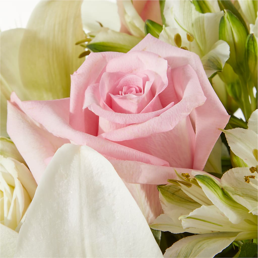 Kindhearted Bouquet – ROBIN'S CORNER FLOWER SHOP, Taunton MA