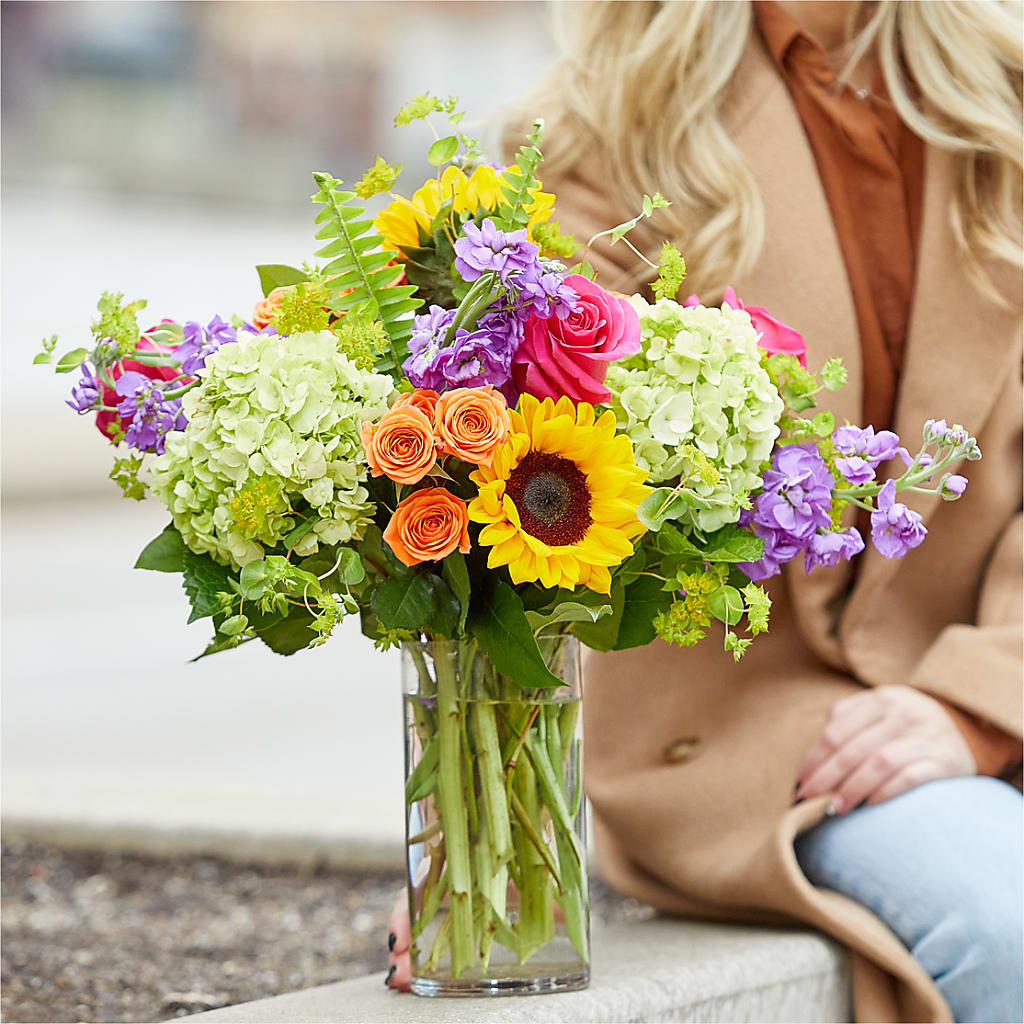 Vibrant Greetings Bouquet – ROBIN'S CORNER FLOWER SHOP, Taunton MA