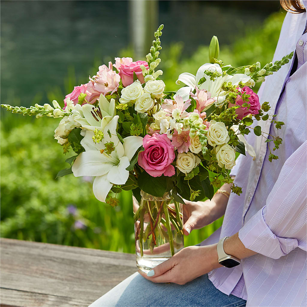 Fondly Bouquet – ROBIN'S CORNER FLOWER SHOP, Taunton MA