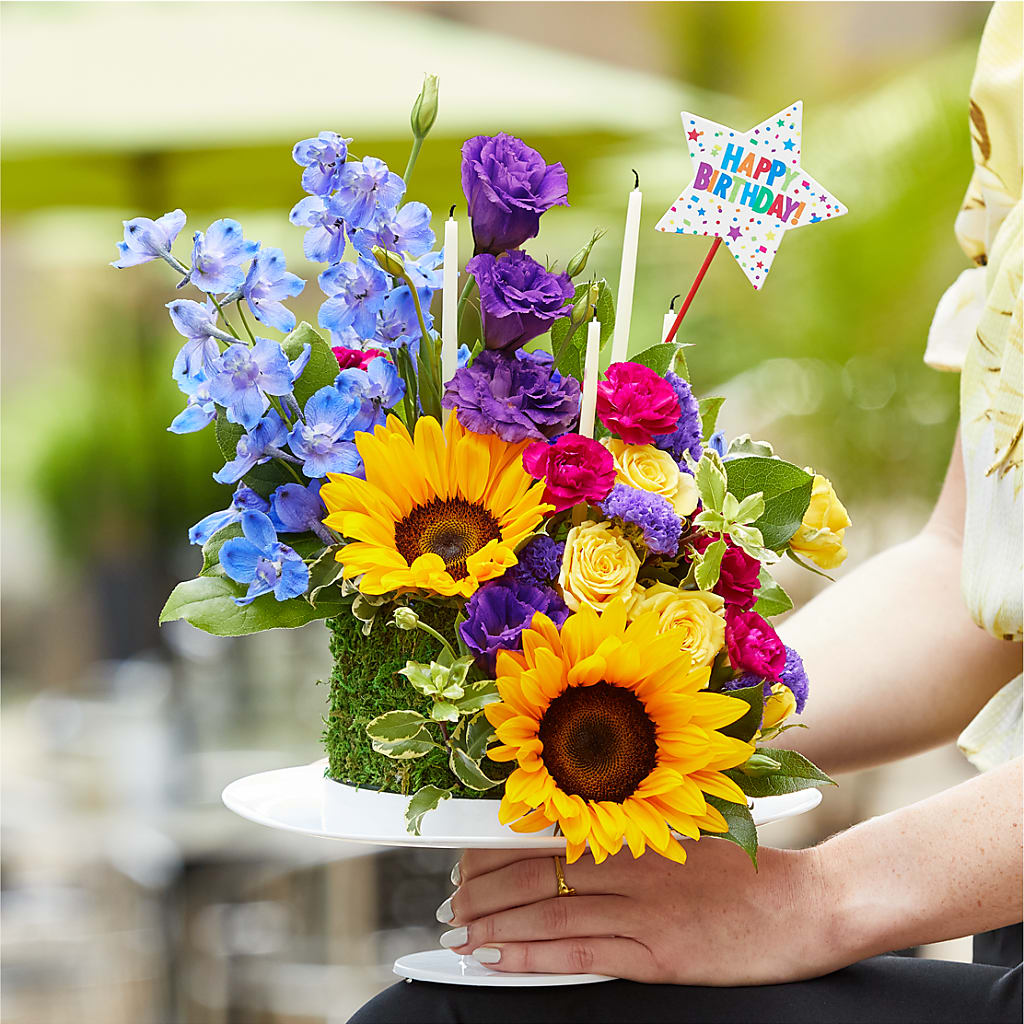 Star of the Day Floral Cake – ROBIN'S CORNER FLOWER SHOP, Taunton MA